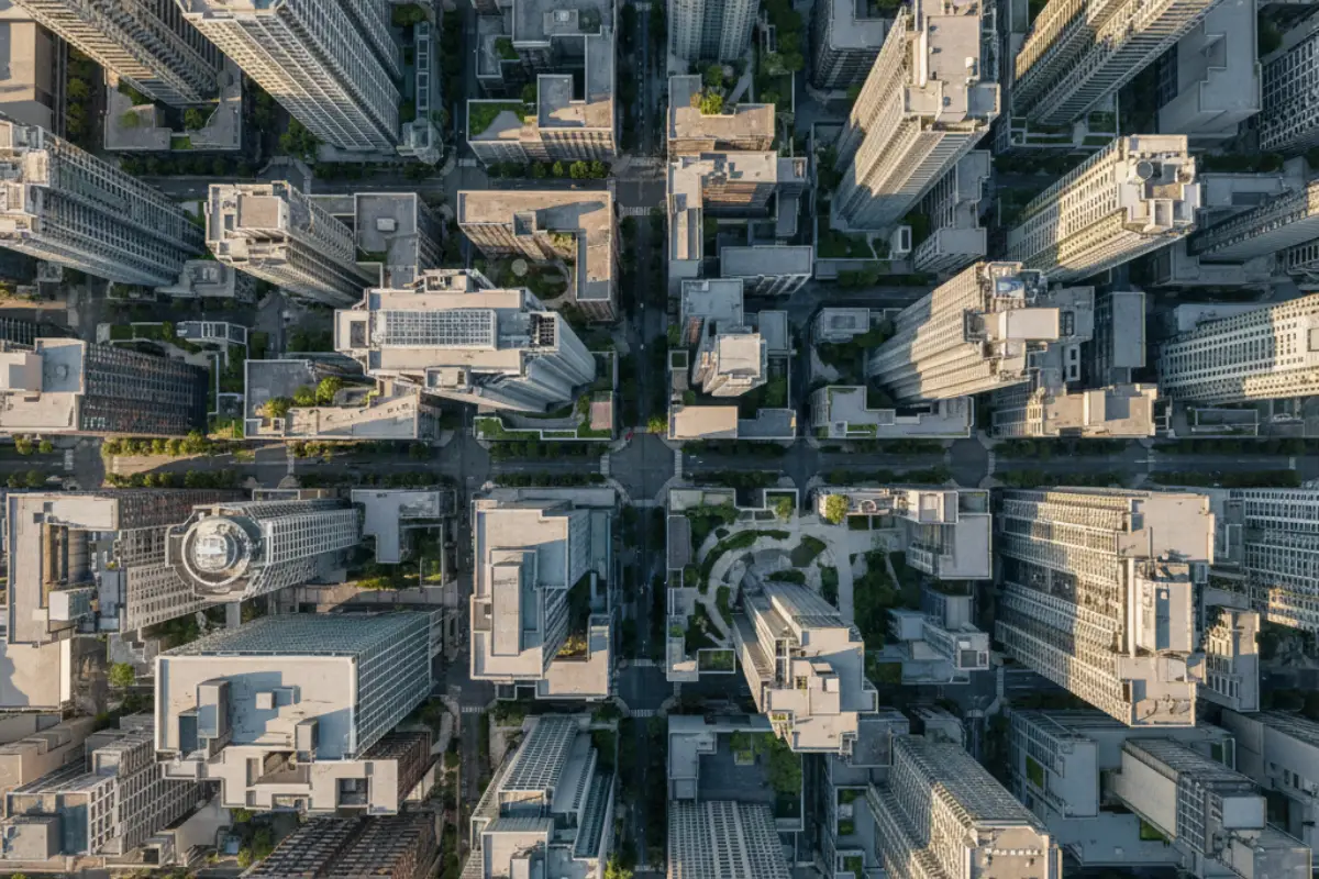 Bird’s-eye view of dense buildings with open spaces and courtyards showing spatial differentiation.
