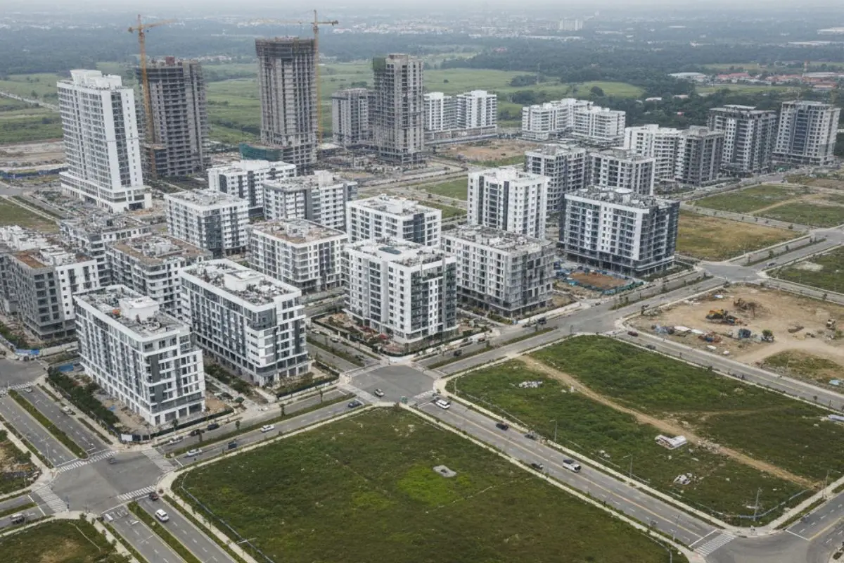 Rapid urban growth managed through architectural strategy at the urban scale and phased infrastructure